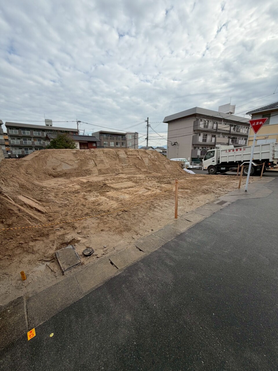 LINE_ALBUM_皿山重機回送完了_251222_5