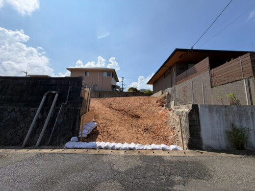 『福岡市城南区梅林四丁目』　　軽量鉄骨造二階建家屋　解体工事
